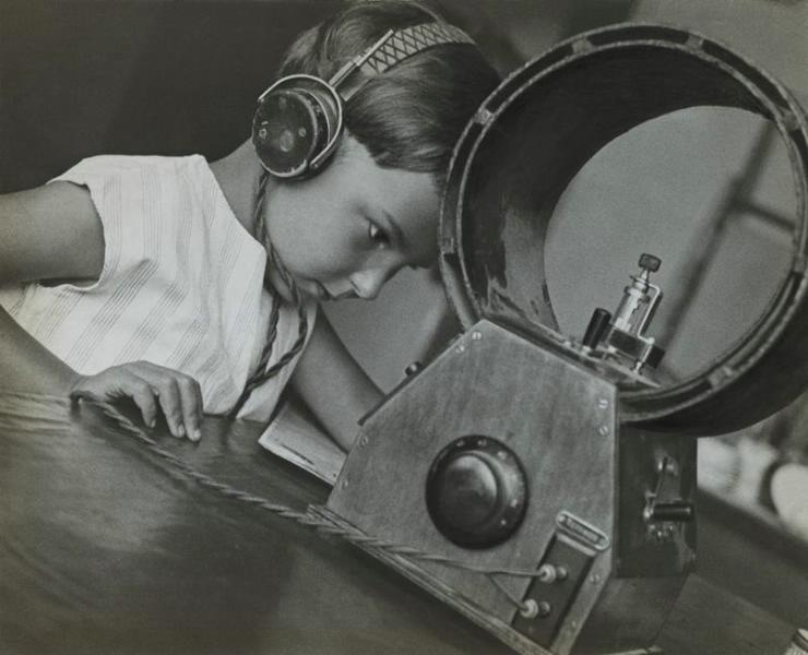 Радиослушатель, 1929 год. Выставки «Изобретение, наделавшее много шуму» и&nbsp;«Дети» с этой фотографией.&nbsp;