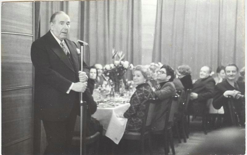 Ростилав Плятт перед микрофоном, 1970-е