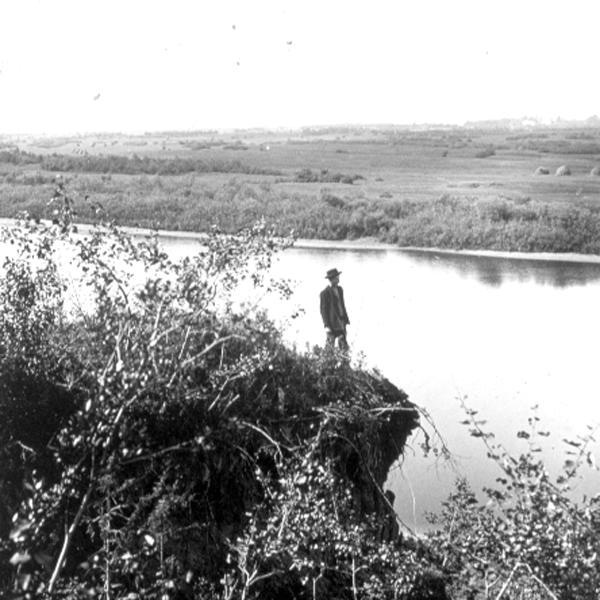 На обрыве у реки, 1910-е, Владимирская губ., Вязниковский у., с. Станки