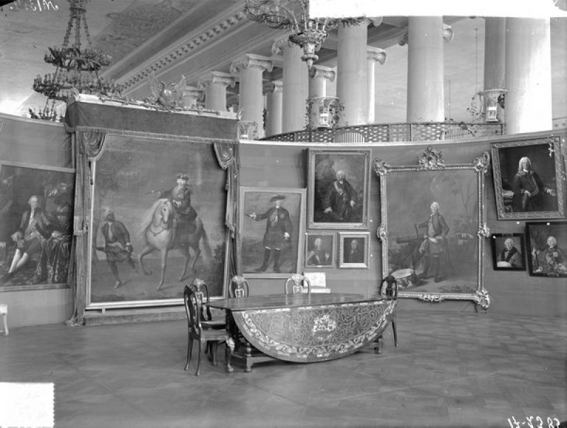 Выставка исторического портрета в Таврическом дворце, 6 марта 1905 - 26 сентября 1905, г. Санкт-Петербург. Зал Елизаветы Петровны.