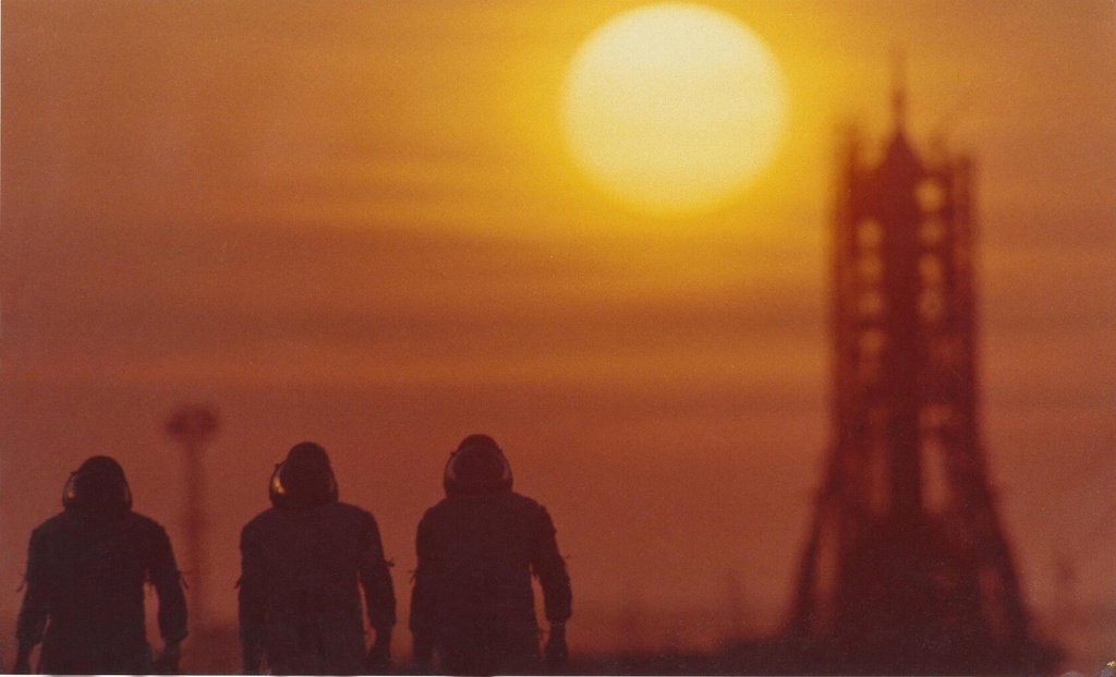 Закат 20 ноября. Байконур. СССР, 1982 год.. Байконур на закате. Космонавт на закате. Байконур далеко на закате.
